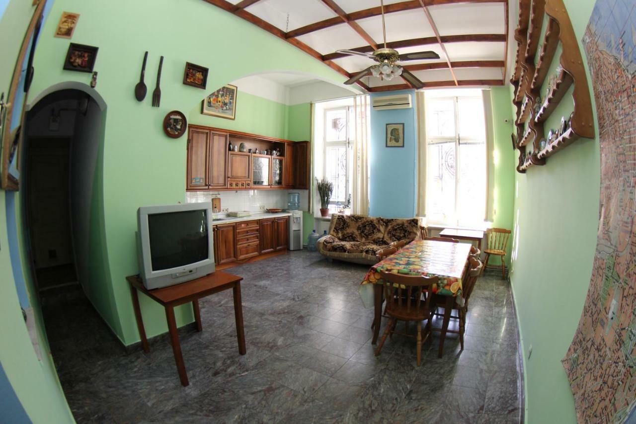 Orpheus Hostel And Apartments Odessa Eksteriør billede