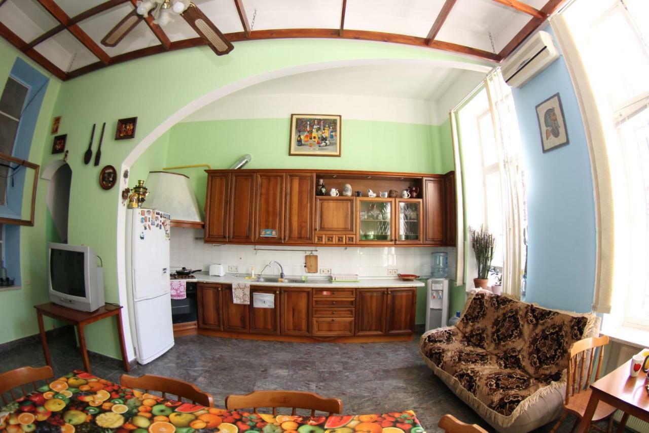 Orpheus Hostel And Apartments Odessa Eksteriør billede