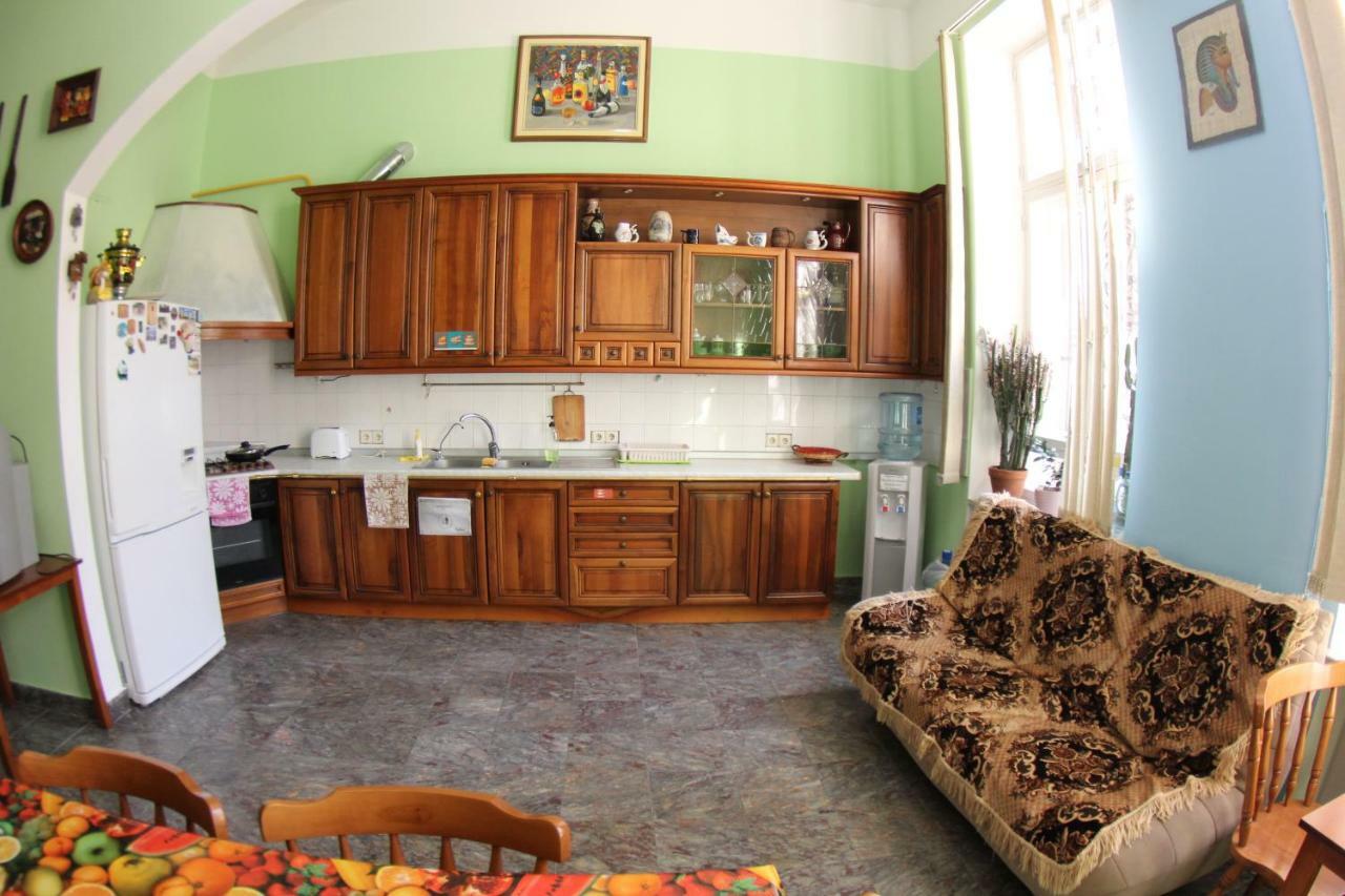 Orpheus Hostel And Apartments Odessa Eksteriør billede