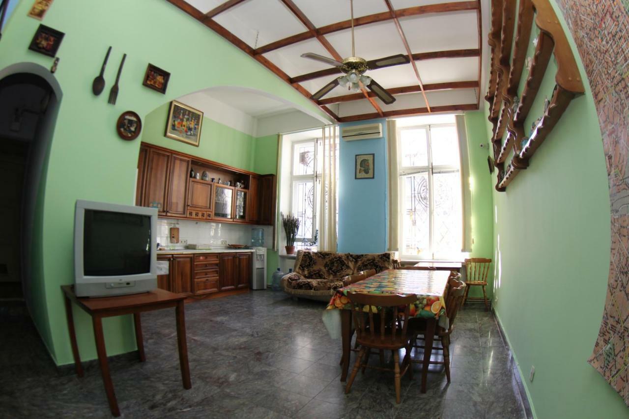 Orpheus Hostel And Apartments Odessa Eksteriør billede